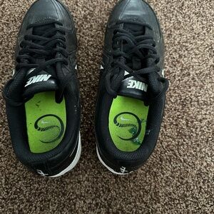 Nike Black and White Men's Athletic Cleats (unisex)